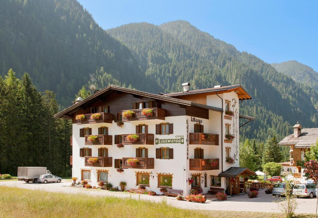 Cesa Edelweiss Living & Spa Campitello di Fassa Buitenkant foto