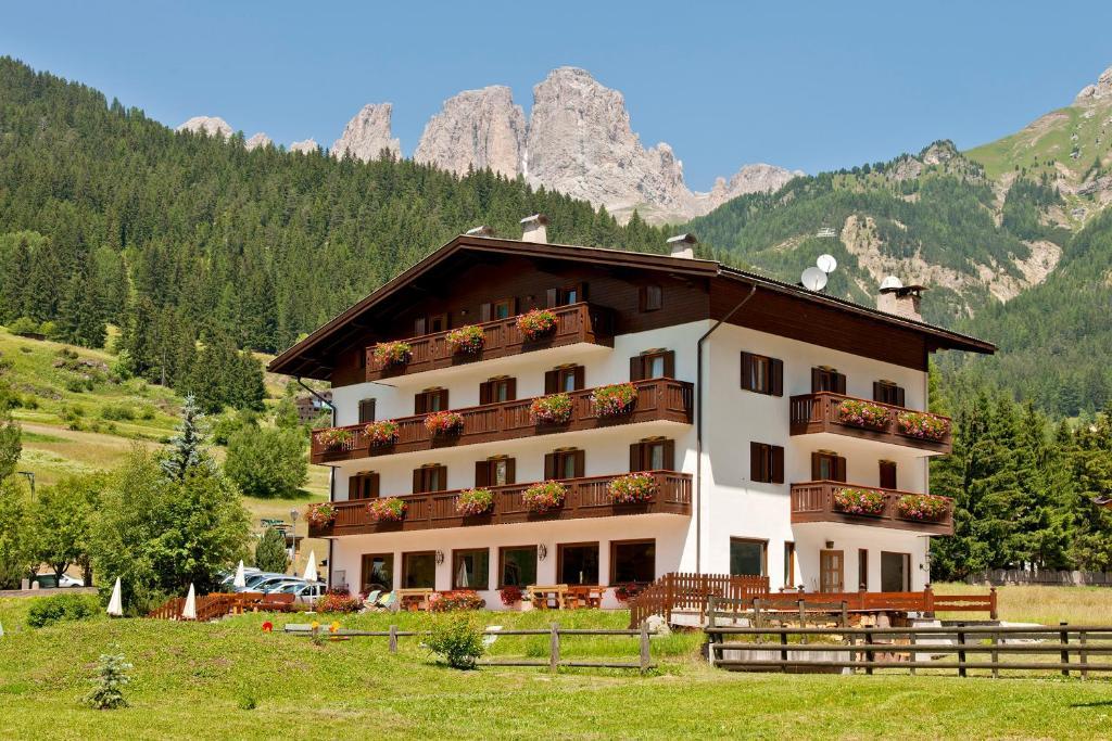 Cesa Edelweiss Living & Spa Campitello di Fassa Buitenkant foto